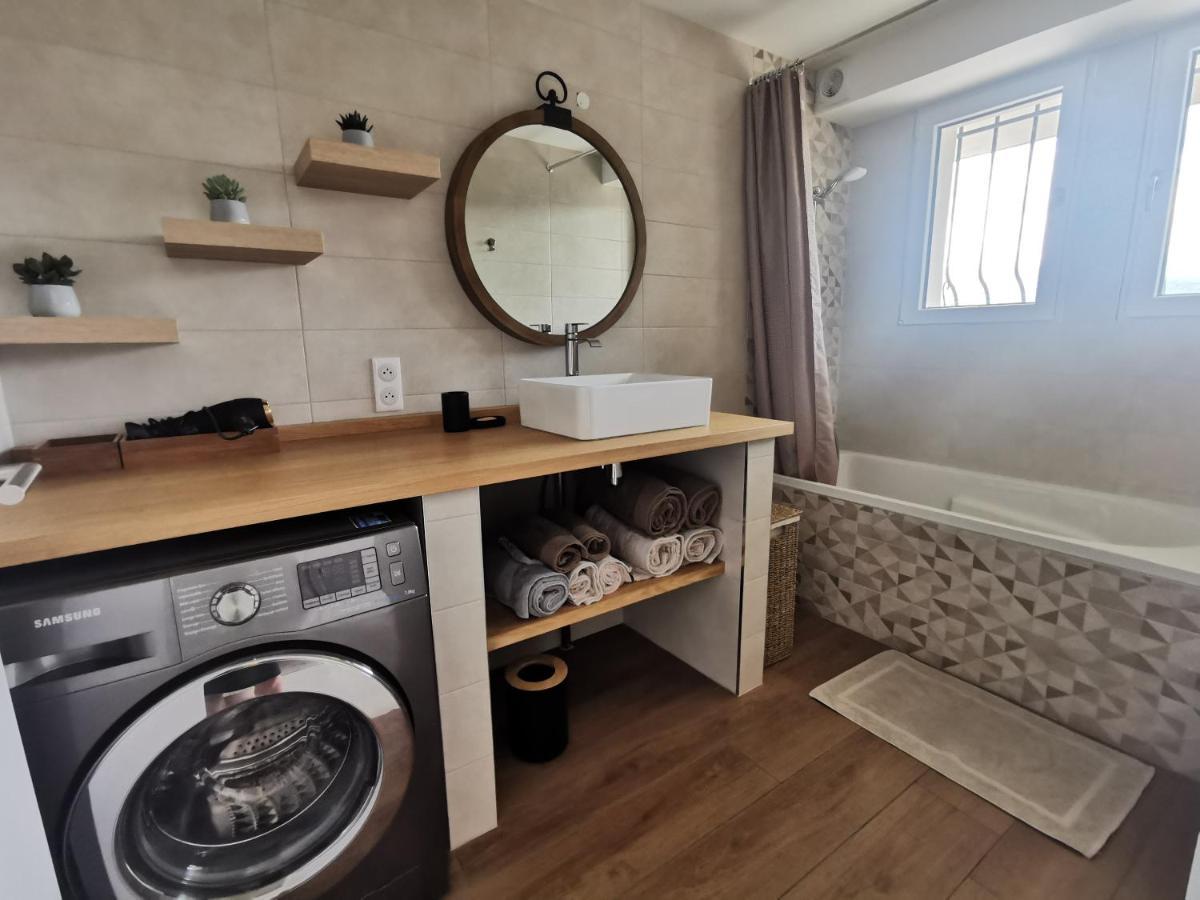 Séjour en pleine nature, vue imprenable, jacuzzi Contes  Exterior foto